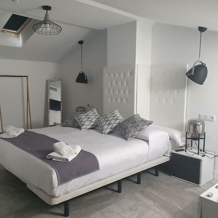 Apartamentos Hostal Cabanas Carboneras de Guadazaón Esterno foto