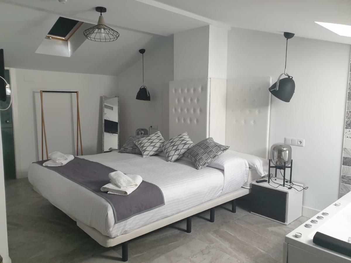 Apartamentos Hostal Cabanas Carboneras de Guadazaón Esterno foto