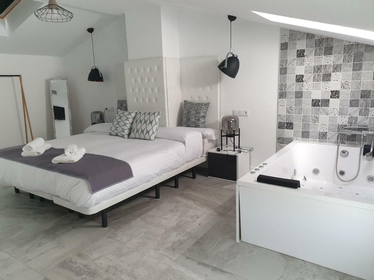 Apartamentos Hostal Cabanas Carboneras de Guadazaón Esterno foto
