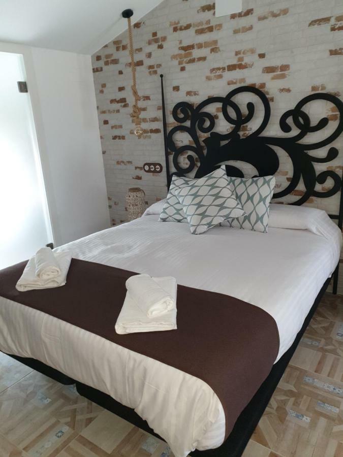 Apartamentos Hostal Cabanas Carboneras de Guadazaón Esterno foto