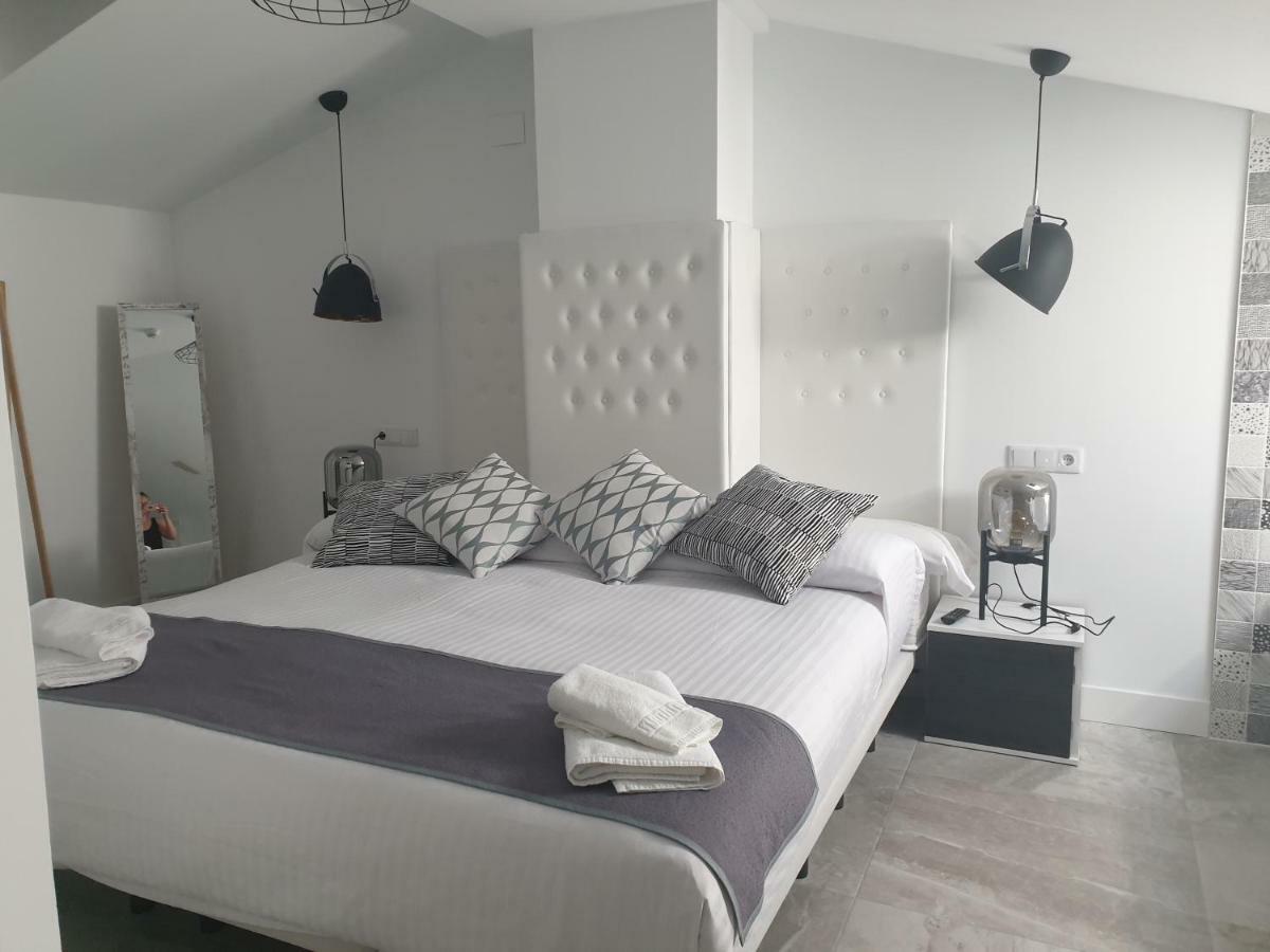 Apartamentos Hostal Cabanas Carboneras de Guadazaón Esterno foto