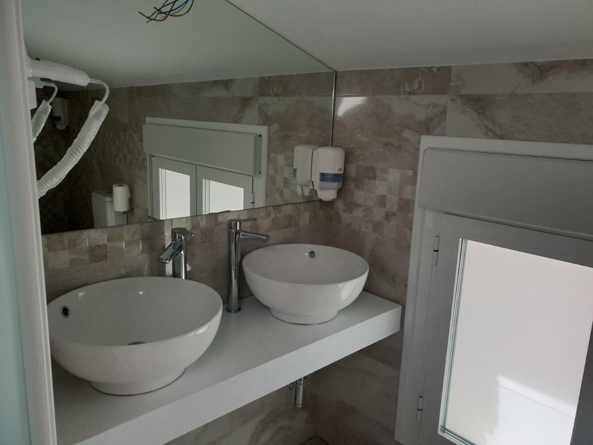 Apartamentos Hostal Cabanas Carboneras de Guadazaón Esterno foto